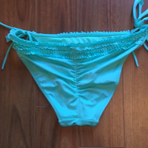 Bikini - Picture 5 of 8